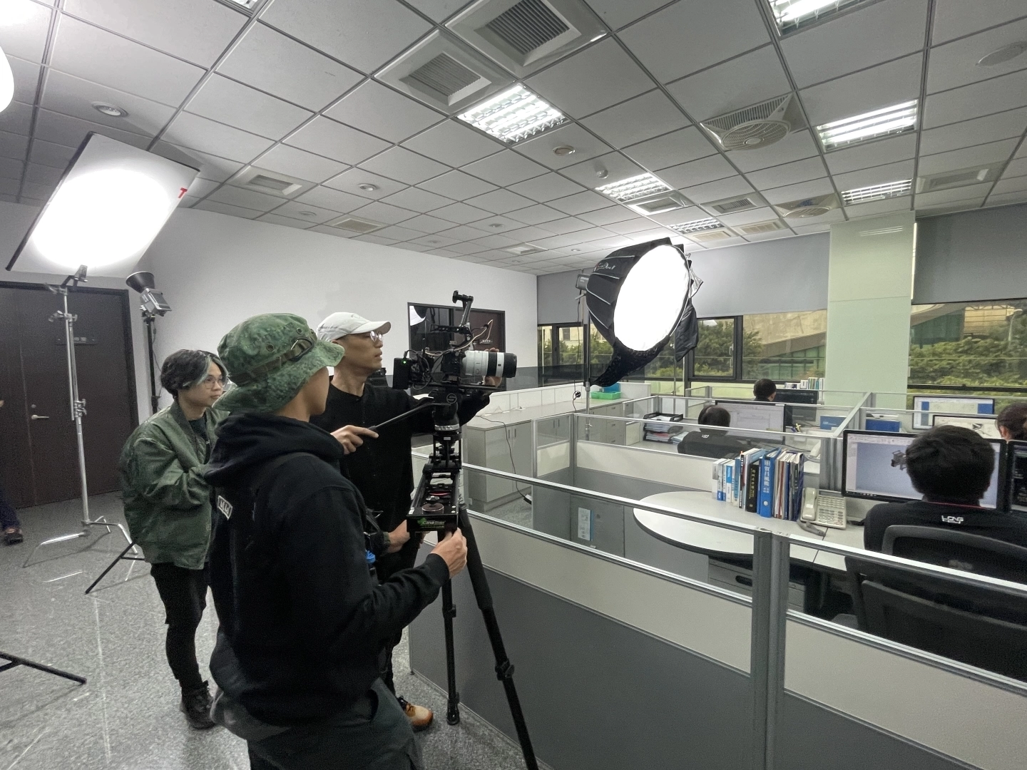 在企業形象影片拍攝時,穩定的運鏡是通用法則