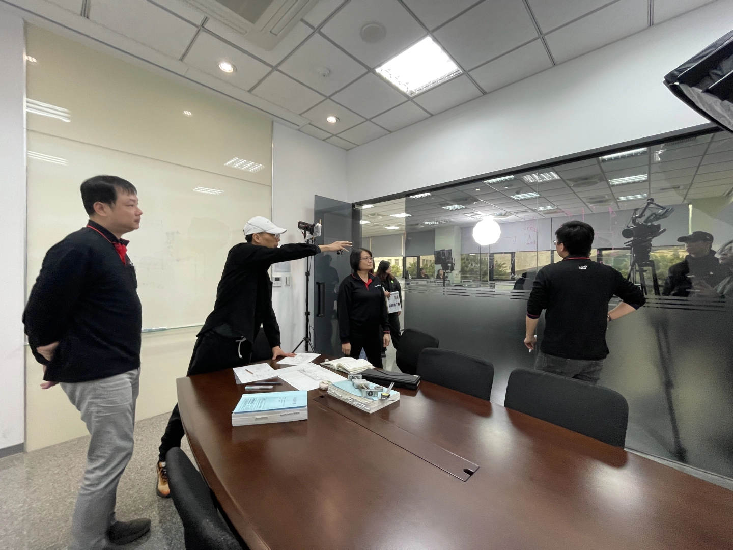 如何將影片企劃的文字，轉化成實際可見的畫面，是影像製作公司的專才，著重的是如何讓觀者接收到企業價值。